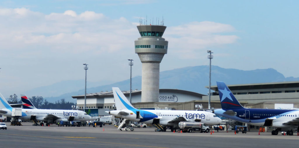 Grupo CEAS asesoró al proveedor encargado de la implantación y puesta en marcha de prácticamente todos los radares civiles que actualmente están instalados y en funcionamiento en los principales aeropuertos del Ecuador, lo cual permite un mejor control del tráfico comercial aéreo en beneficio de la seguridad de los vuelos y tranquilidad de los usuarios.